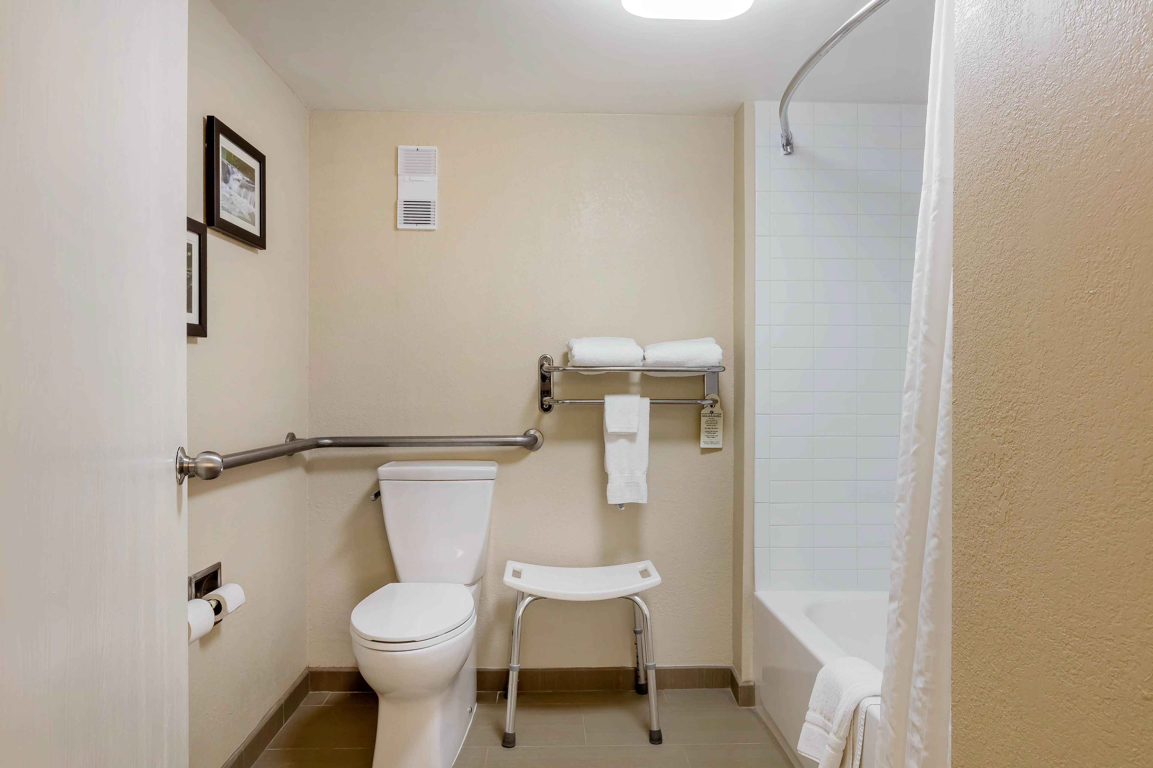 combined shower/bathtub, free toiletries, hair dryer, towels