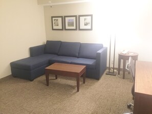 Suite, 1 King Bed, Non Smoking | Living area