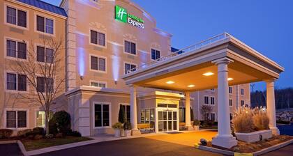 Holiday Inn Express Boston - Milford, an IHG Hotel