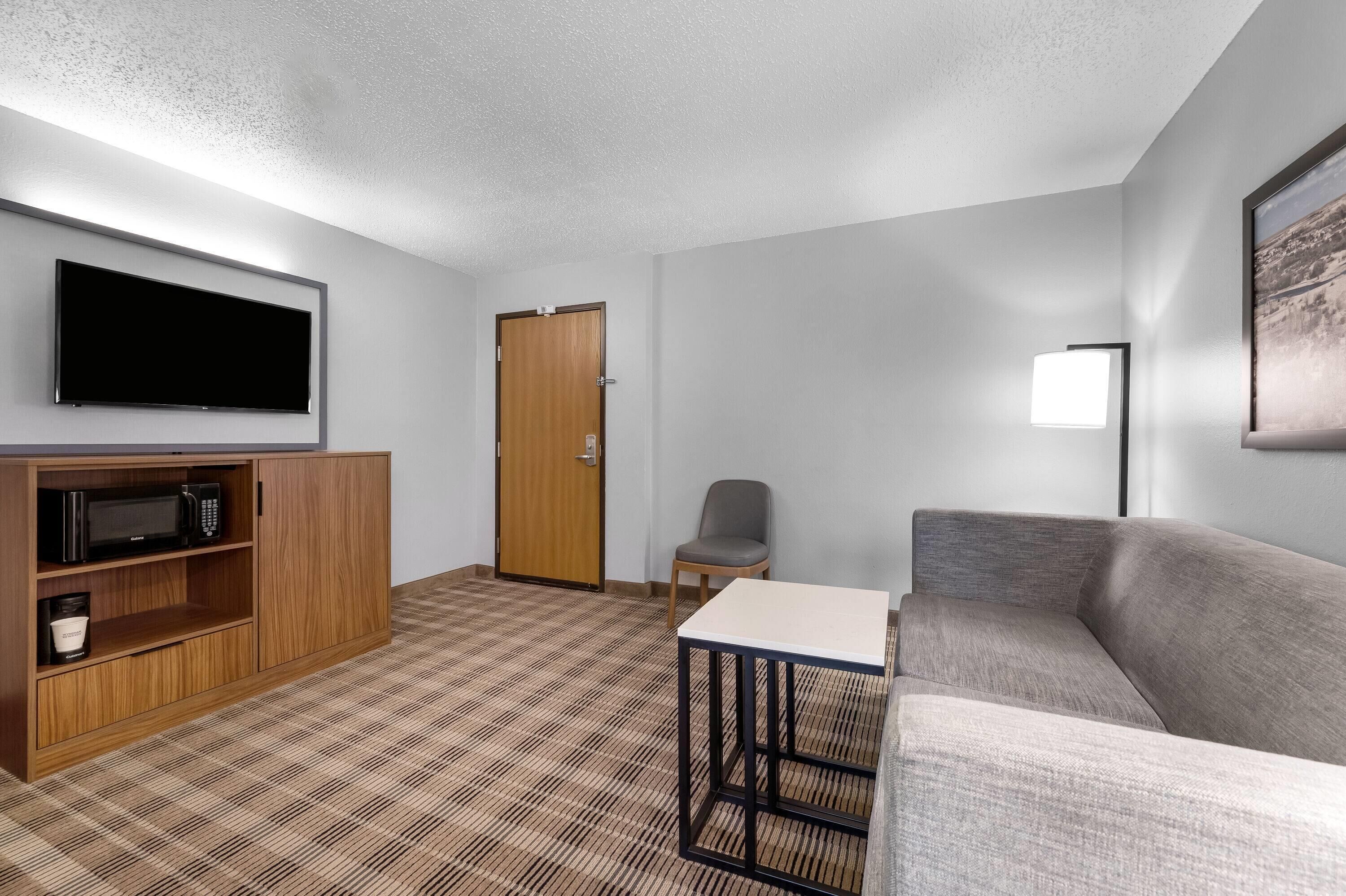 Suite, 1 habitación, para no fumadores (Second Floor, 2 Queen Beds) | Escritorio, cortinas blackout y insonorización 