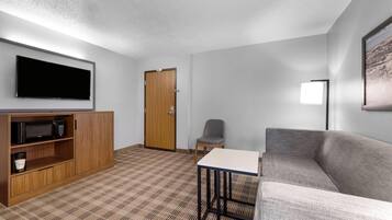 Suite, 1 habitación, para no fumadores (Second Floor, 2 Queen Beds) | Escritorio, cortinas blackout y insonorización