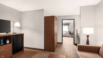 Suite, 1 Bedroom, Non Smoking (Second Floor, 2 Queen Beds)