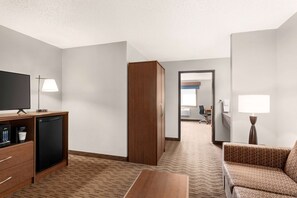 Suite, 1 Schlafzimmer, Nichtraucher (Second Floor, 2 Queen Beds)
