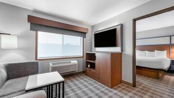 Suite empresarial, 1 habitación, para no fumadores (Second Floor, 1 King Bed) | Escritorio, cortinas blackout y insonorización