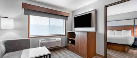 Business Suite, 1 Bedroom, Non Smoking (Second Floor, 1 King Bed) | Desk, blackout curtains, soundproofing, iron/ironing board