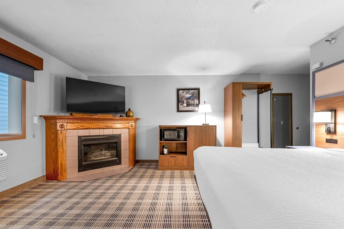 Executive Room, 1 King Bed, Non Smoking (Second Floor)