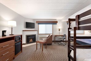 Suite, Multiple Beds, Non Smoking, Fireplace