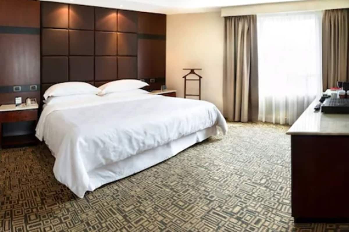 1 slaapkamer, donzen dekbedden, een minibar, een kluis op de kamer