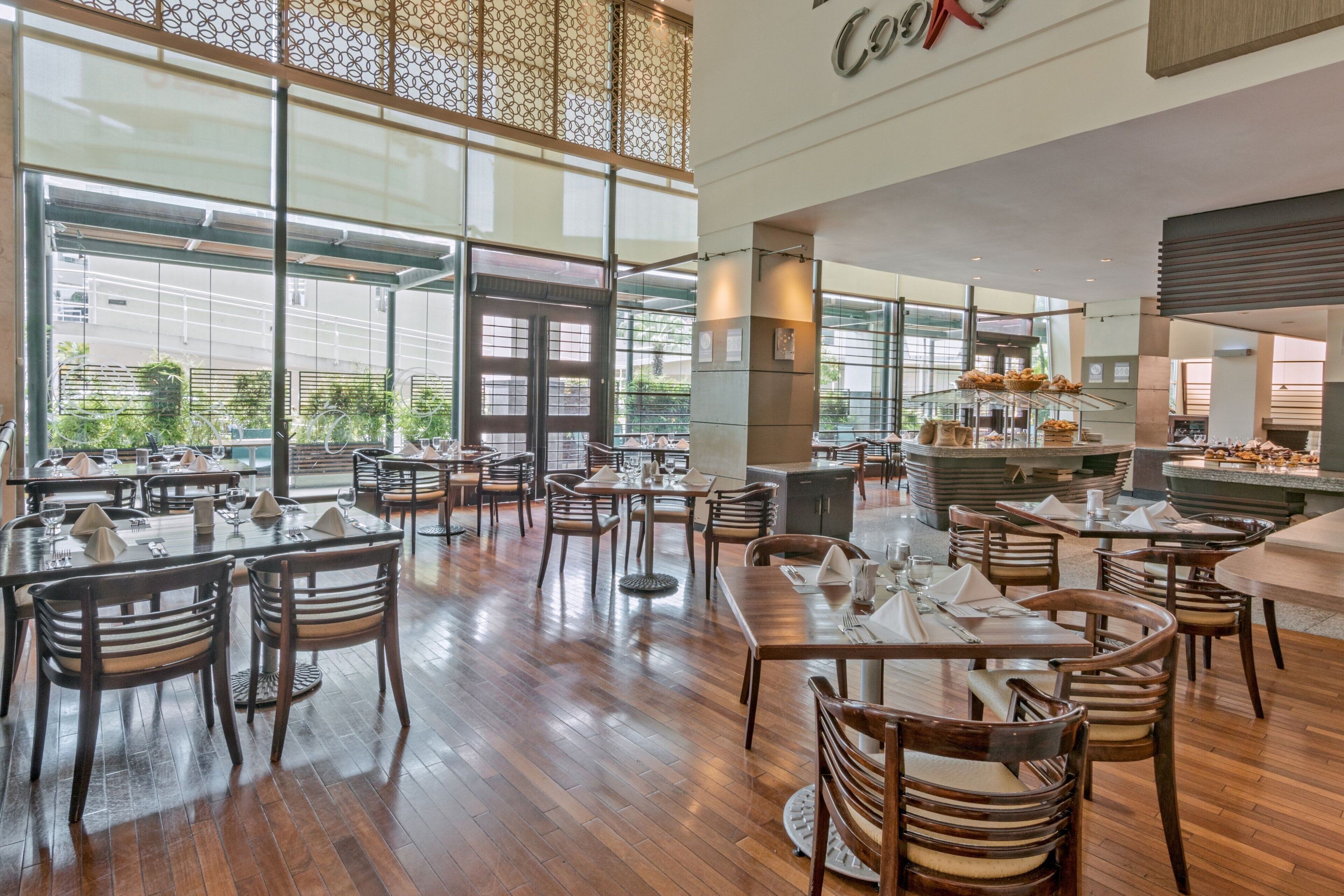 2 restaurants, breakfast, lunch, dinner served; regional cuisine