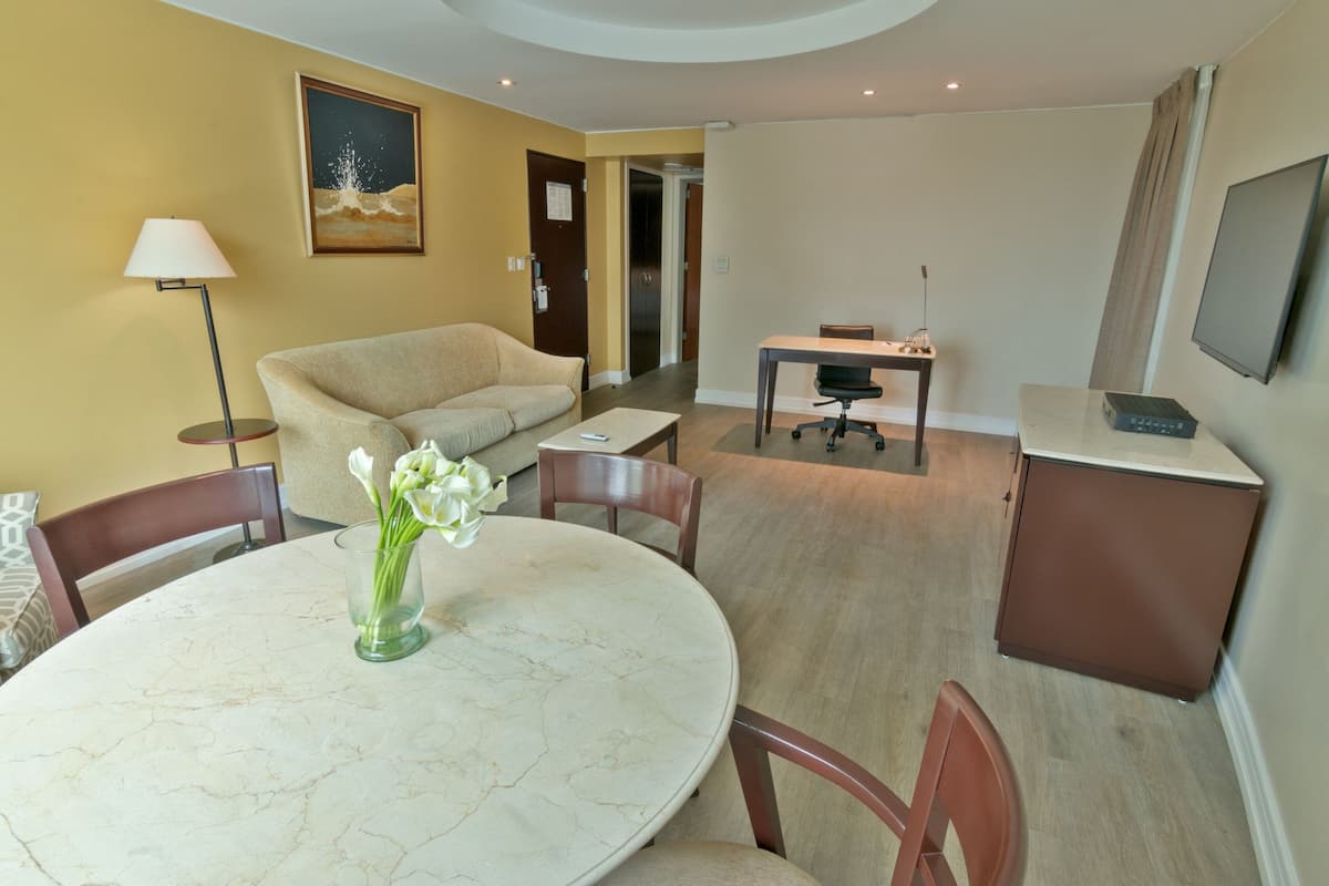 Junior Suite, 1 King Bed