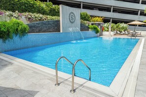 Outdoor pool, open 7:00 AM to 7:00 PM, pool umbrellas, pool loungers