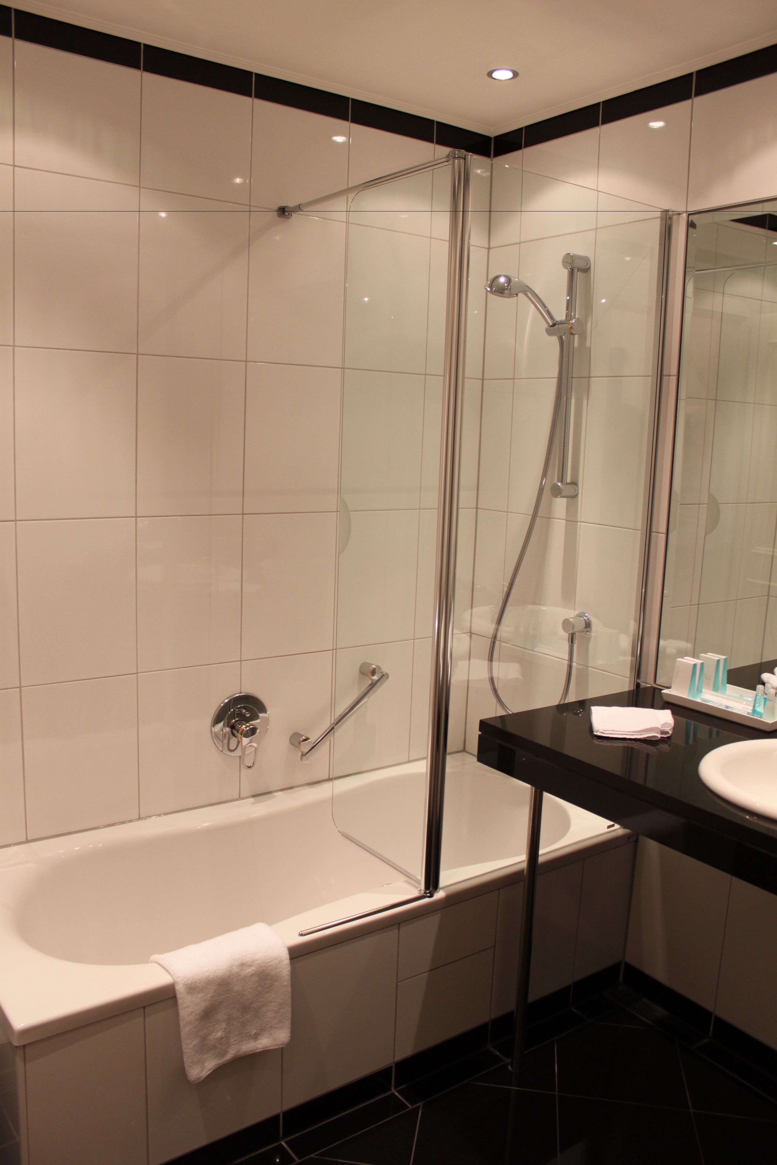 double room | bathroom | combined shower/bathtub, free toiletries, hair dryer, dressing gowns