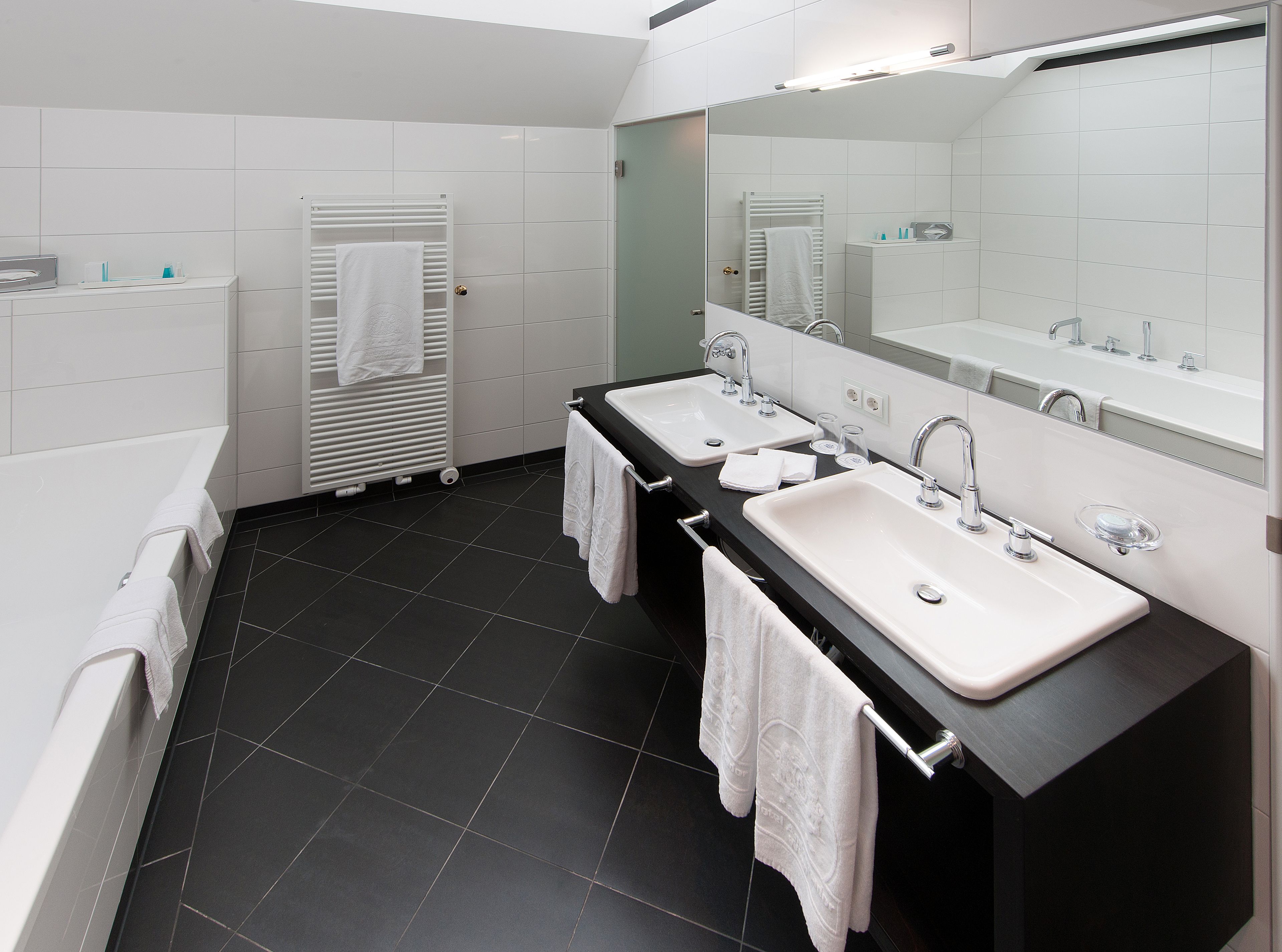 apartment, 1 bedroom, kitchenette | bathroom | combined shower/bathtub, free toiletries, hair dryer, dressing gowns