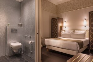 Classic Double Room | Premium bedding, pillowtop beds, minibar, in-room safe - Crystal Hôtel (Paris)