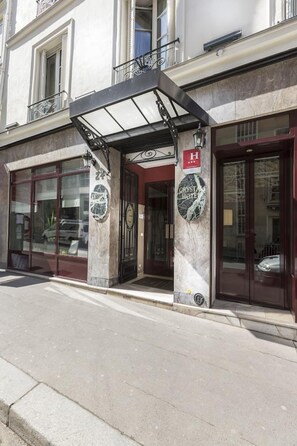 Exterior - Crystal Hôtel (Paris)