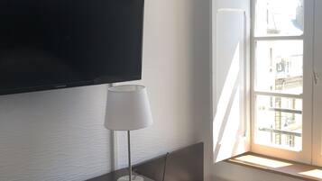 Superior tweepersoonskamer, bad (Armateurs) | 1 slaapkamer, een kluis op de kamer, een bureau, gratis wifi