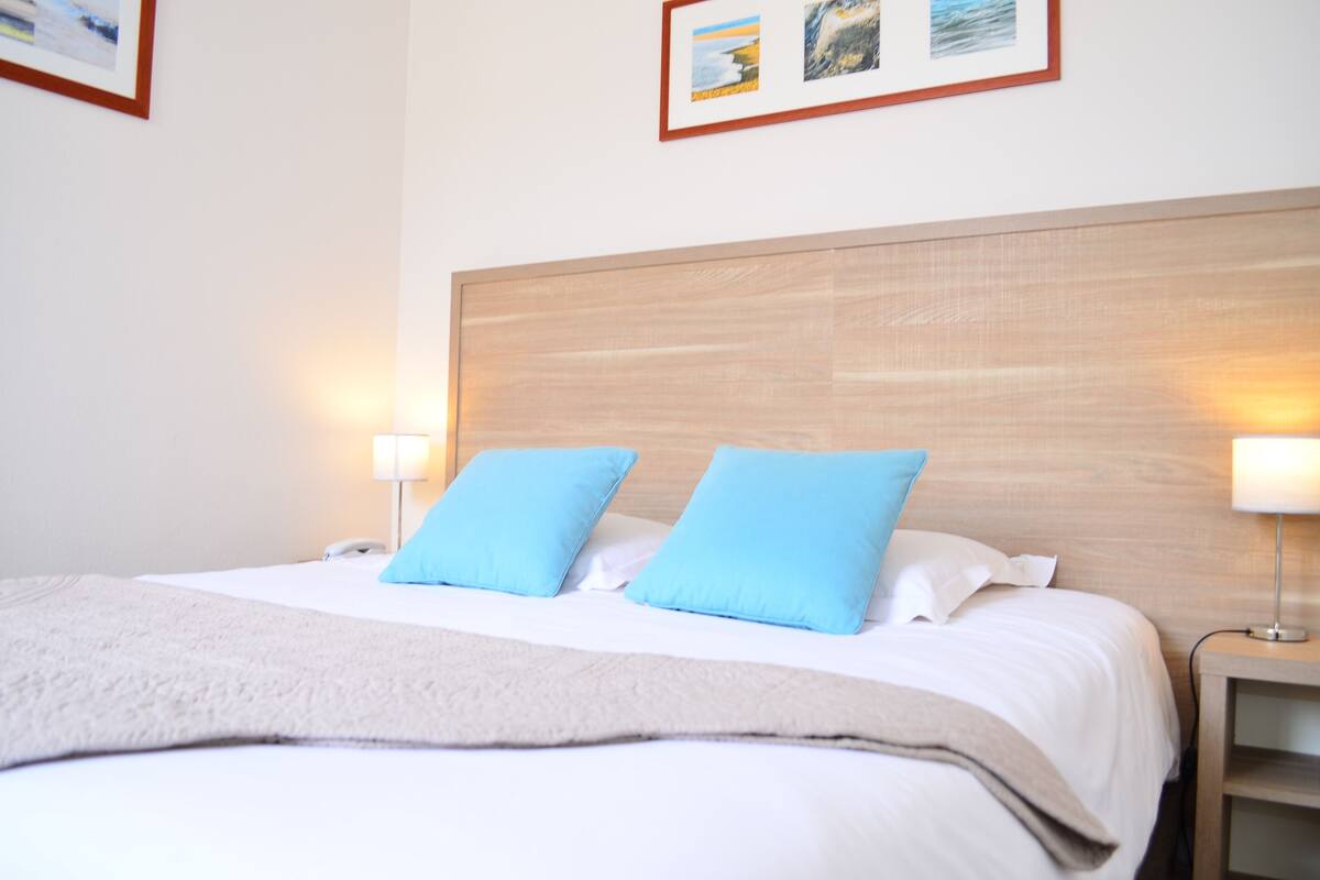 Classic Double Room (Skippers) | 1 bedroom, in-room safe, desk, WiFi (free)
