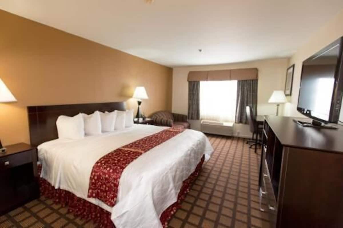 Egyptian cotton sheets, premium bedding, down comforters, pillowtop beds