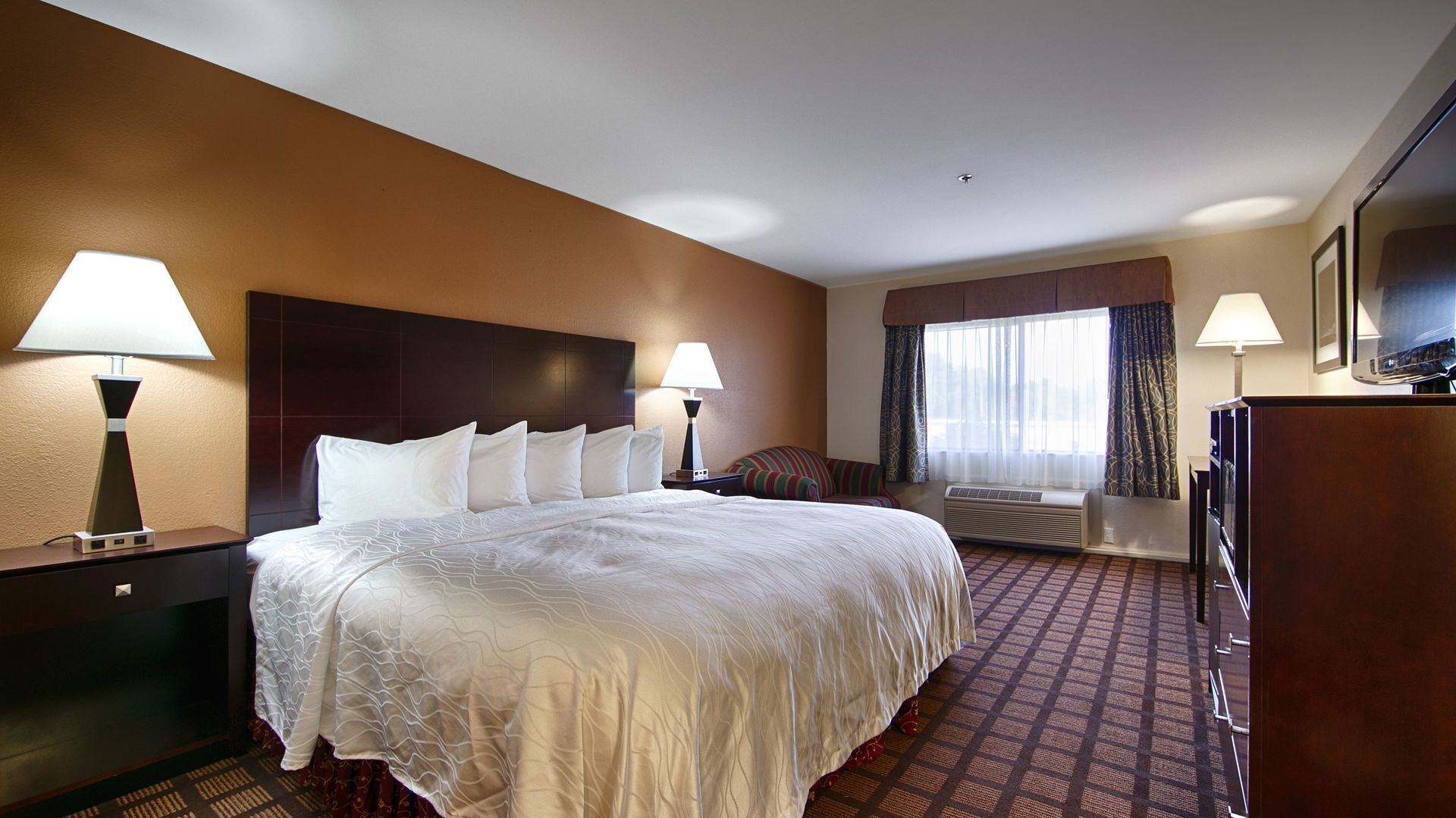 Egyptian cotton sheets, premium bedding, down comforters, pillowtop beds