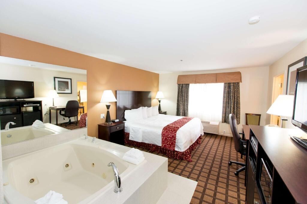 Egyptian cotton sheets, premium bedding, down comforters, pillowtop beds
