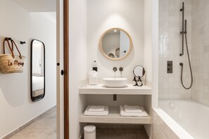 Deluxe-Doppel- oder -Zweibettzimmer | Badezimmer