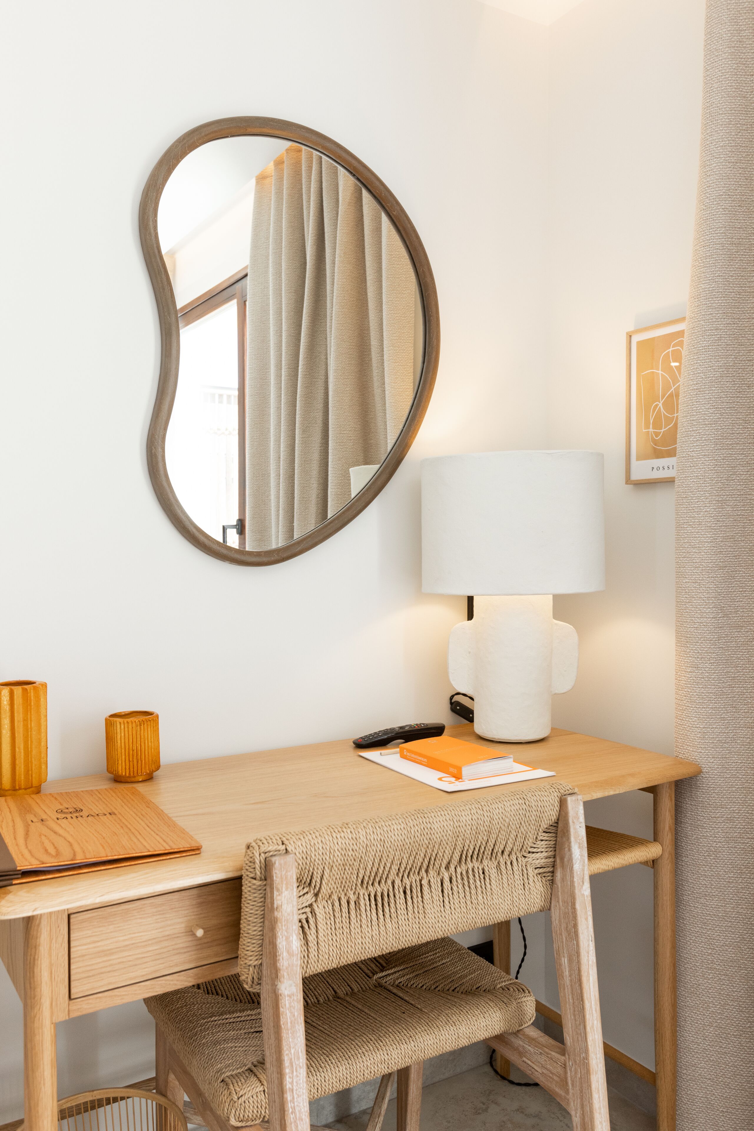 65-cm flat-screen tv with cable channels, tv