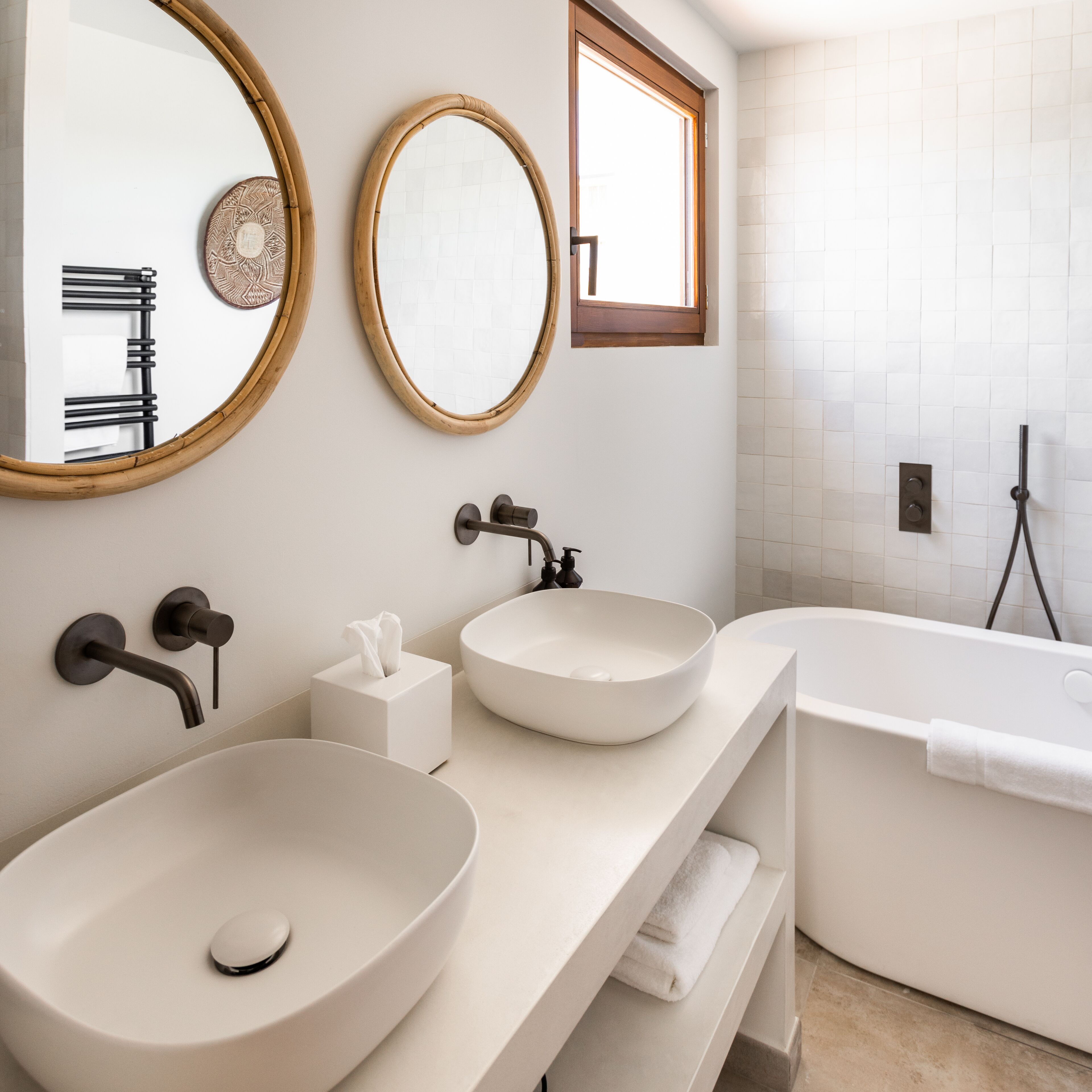 brégançon suite | bathroom | bathtub, free toiletries, hair dryer, towels