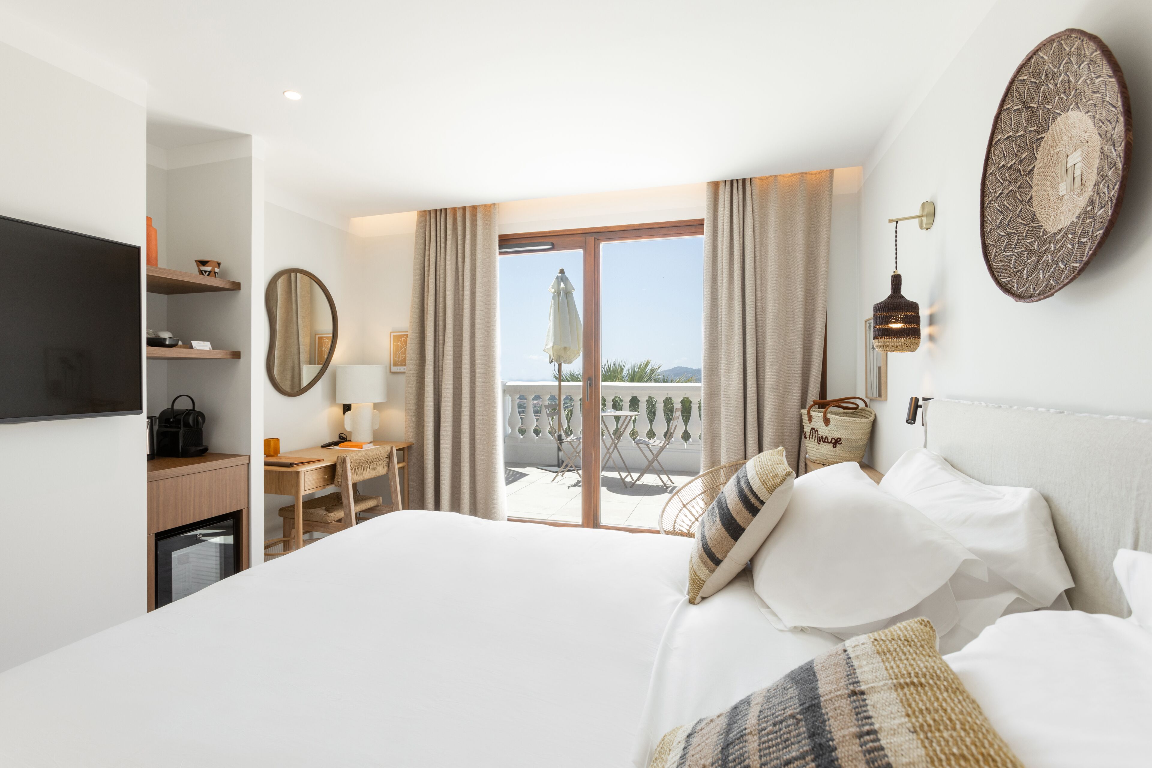 Chambre Deluxe | Literie de qualité supérieure, surmatelas, minibar