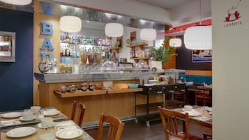 Tägliches Frühstücksbuffet (19 EUR pro Person)