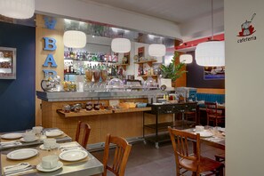 Desayuno buffet (EUR 19 por persona)