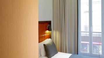 Classic-Zweibettzimmer | Hochwertige Bettwaren, Zimmersafe, Schreibtisch, Verdunkelungsvorhänge