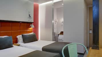 Habitación superior con 2 camas individuales | Ropa de cama de alta calidad y caja de seguridad en la habitación