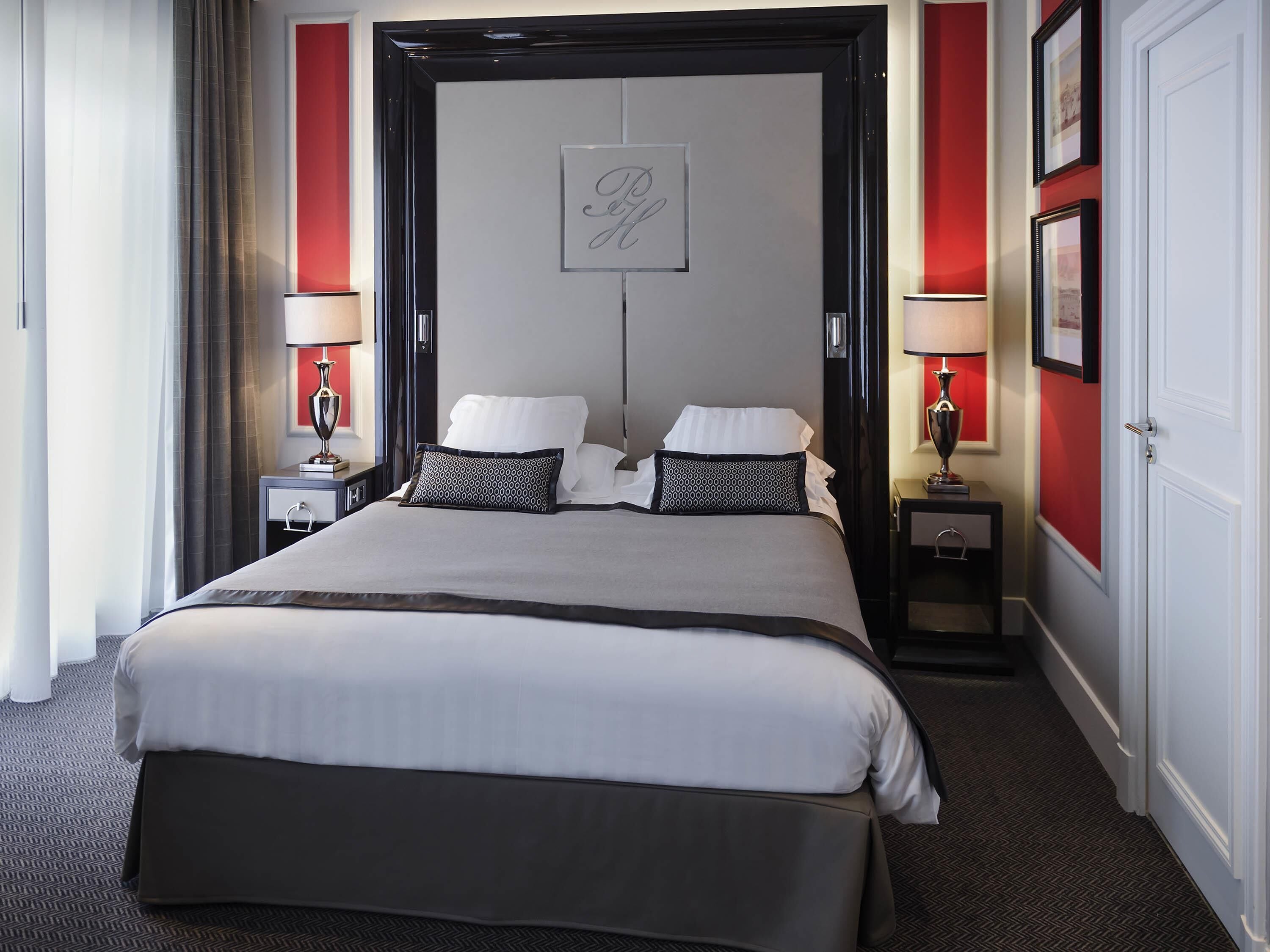Habitación Deluxe, 1 cama Queen size, vista a la ciudad | Ropa de cama de alta calidad, edredón y artículos del minibar gratis 