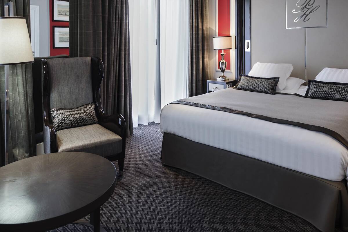 Habitación Deluxe, 1 cama de matrimonio, vistas a la ciudad | Ropa de cama de alta calidad y edredones de plumas