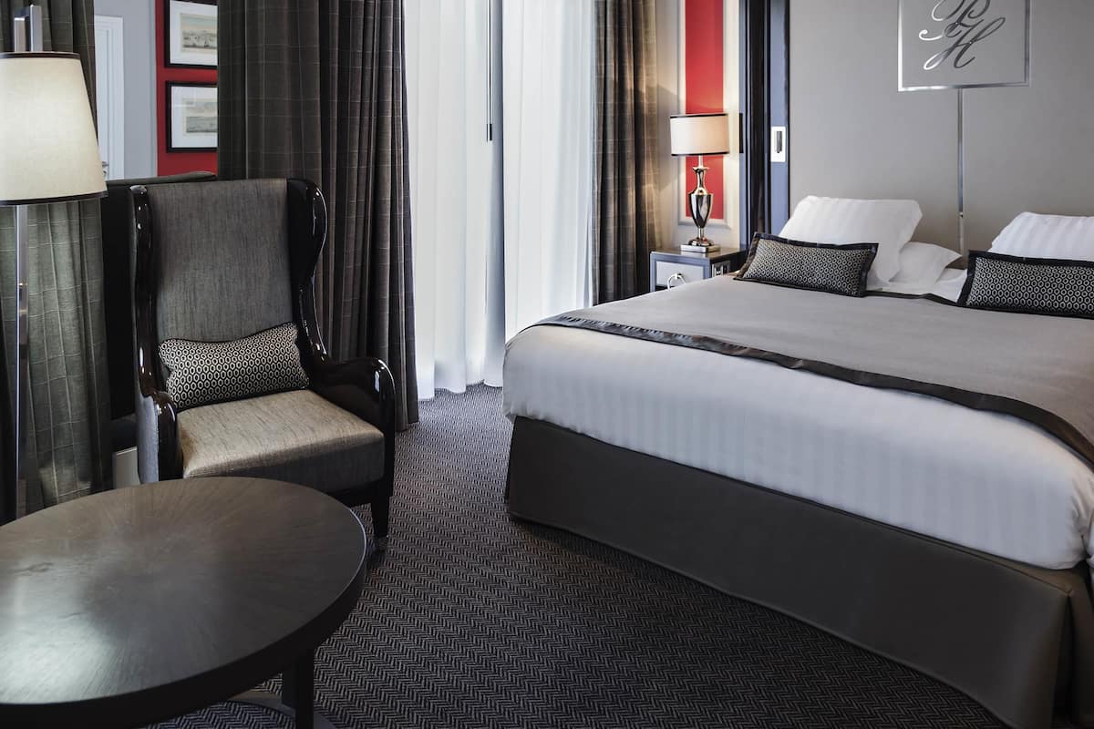 Deluxe Room, 1 Queen Bed, City View | Premium bedding, down comforters, free minibar, in-room safe
