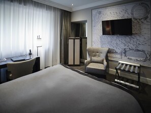 クラシック ルーム クイーンベッド 1 台 シティビュー (City View) | 高級寝具、羽毛の掛け布団、ミニバー (無料)、セーフティボックス (室内)