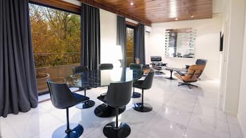Deluxe Suite, 1 King Bed, Park View | Premium bedding, down duvets, free minibar, in-room safe