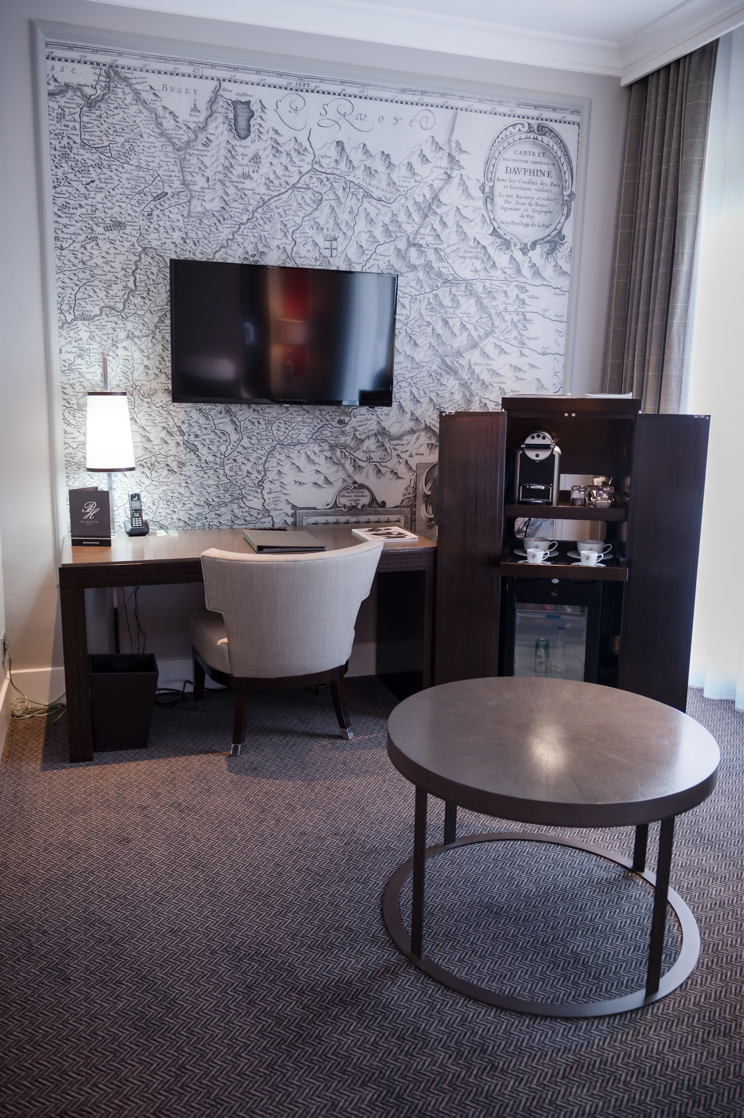 superior room, 1 queen bed, city view (city view) | living area | lcd tv