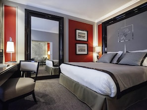 Suite, 1 llit de matrimoni gran, vistes al pati (City View) | Roba de llit d'alta qualitat, cobrellits i minibar gratuït