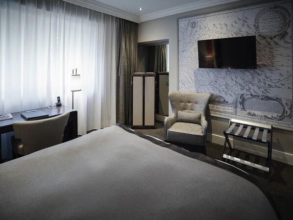 Habitación clásica, 1 cama Queen size, vista a la ciudad (City View) | Ropa de cama de alta calidad, edredón y artículos del minibar gratis