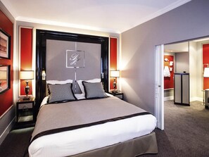 Suite, 1 King Bed, Courtyard View (City View)