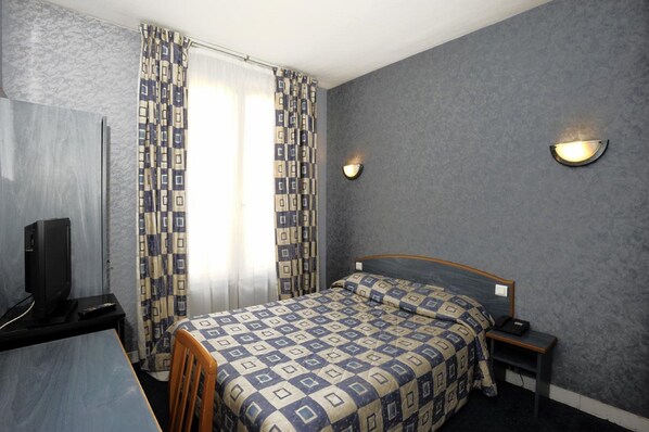 Quarto solteiro | Frigobar, cofres nos quartos, escrivaninha, quartos à prova de som