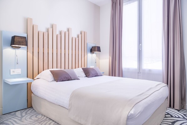 Kahden hengen huone, 2 makuuhuonetta (connecting rooms) | Ilmainen Wi-Fi, vuodevaatteet, herätyskellot