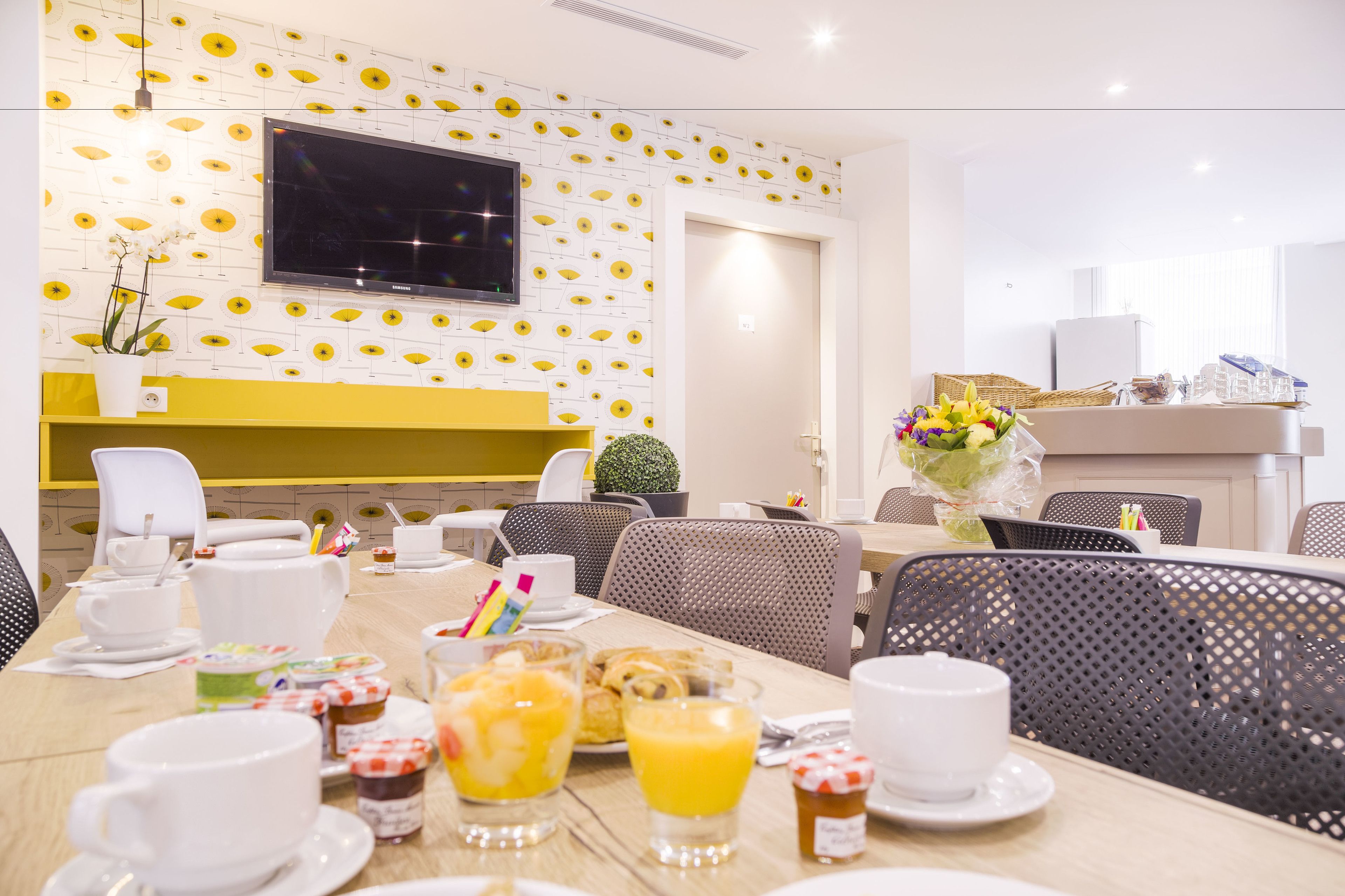 Daily buffet breakfast (EUR 12.5 per person)