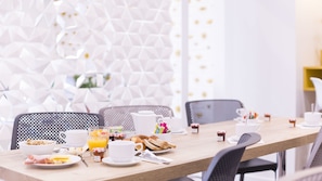 Daily buffet breakfast (EUR 12.5 per person) - Hôtel des Arts (Rueil-Malmaison)