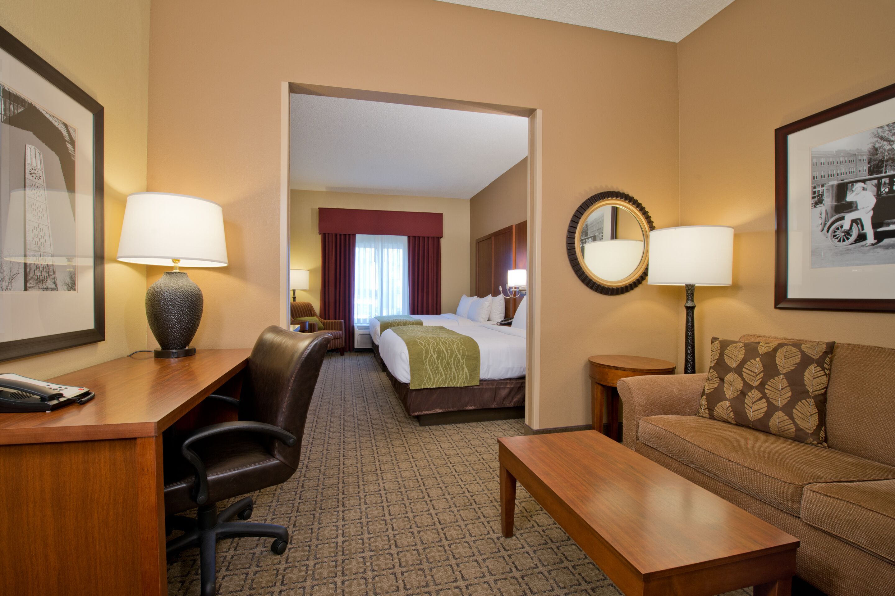 Habitació quàdruple | Escriptori, cortines opaques, planxa i posts de planxar i wifi gratuïta 