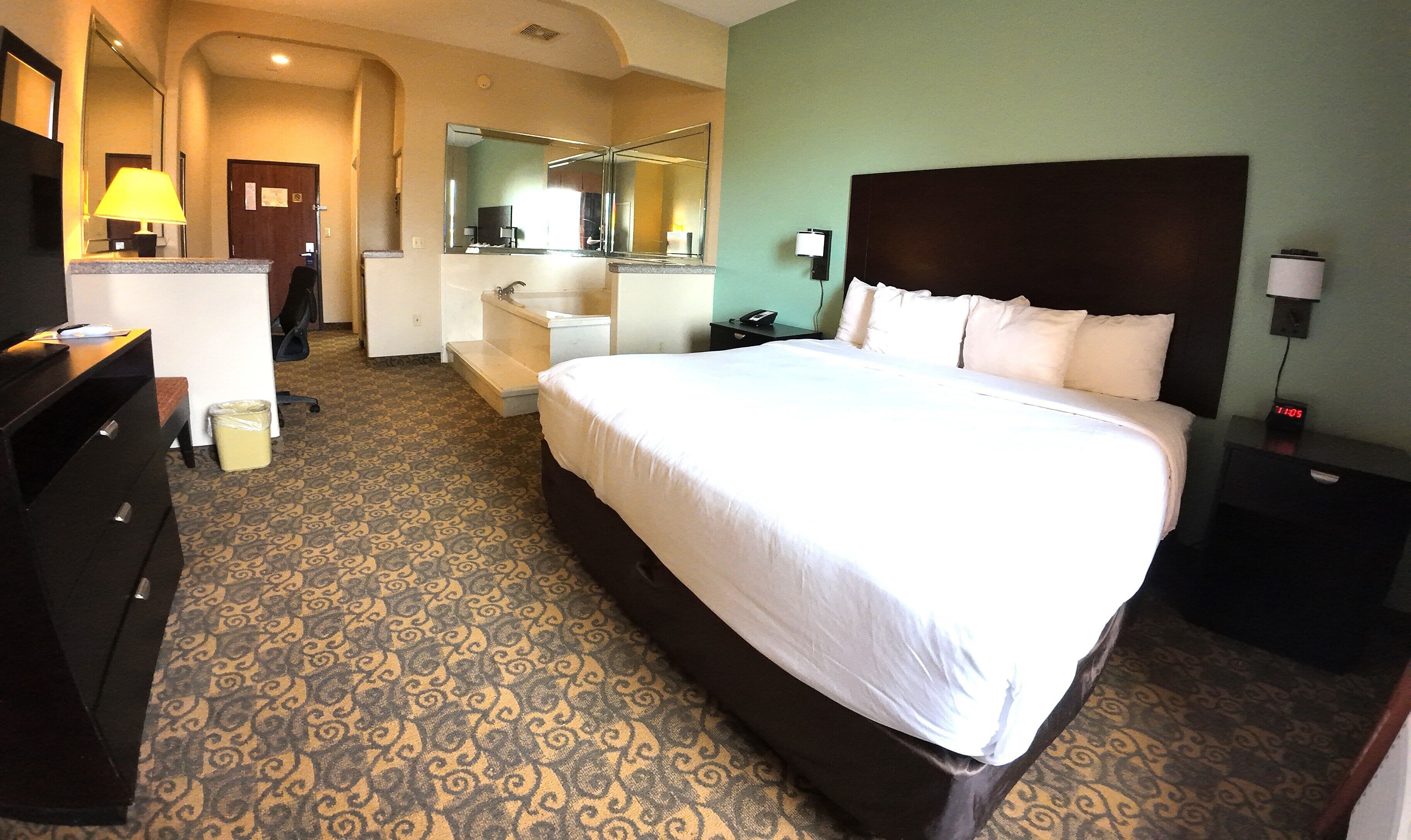 suite, 1 king bed, non smoking, hot tub (upgrade) | pillow-top beds, desk, blackout curtains, soundproofing