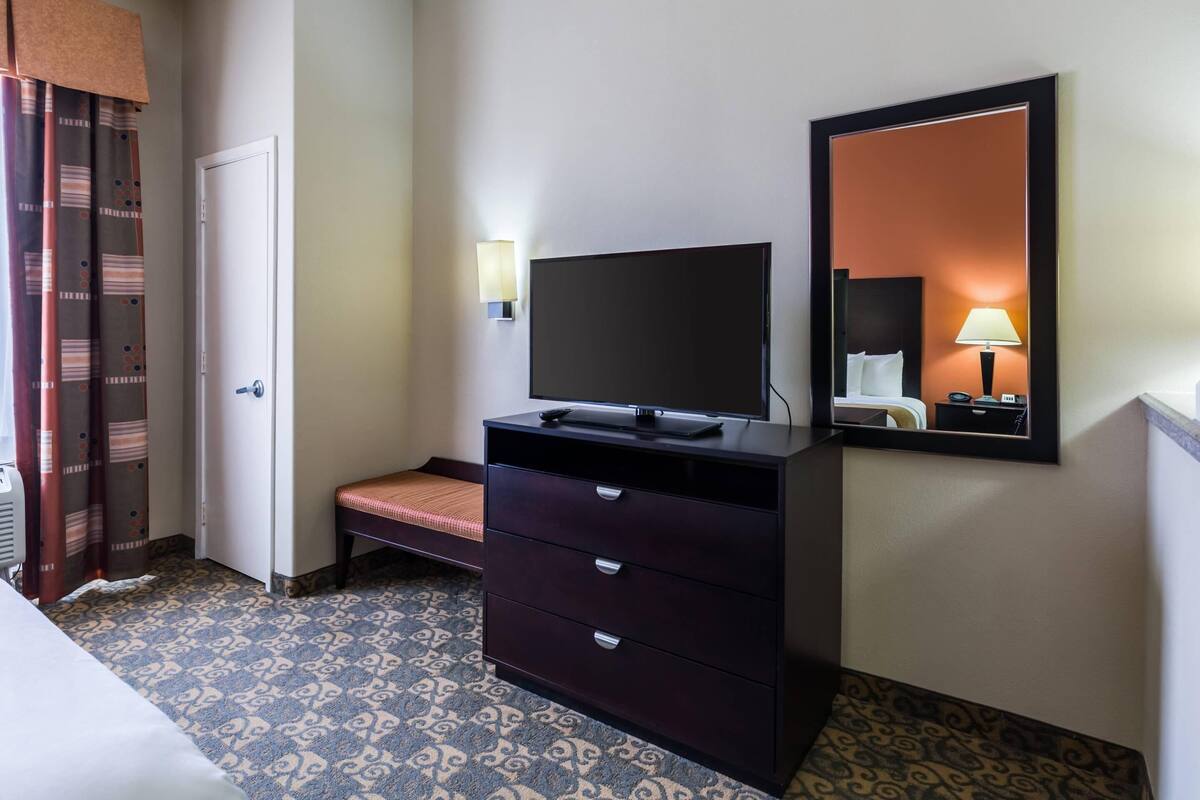 Pillowtop beds, desk, blackout drapes, soundproofing