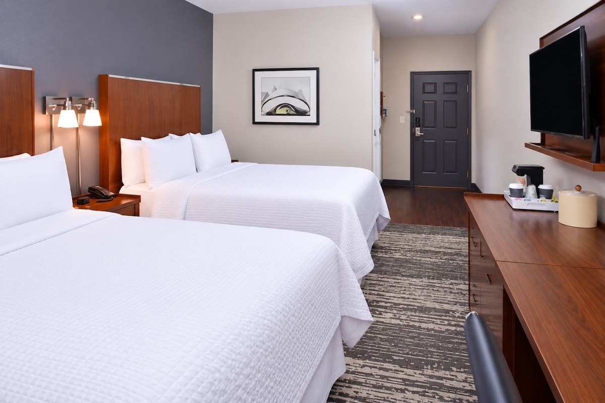 Premium bedding, pillowtop beds, in-room safe, desk