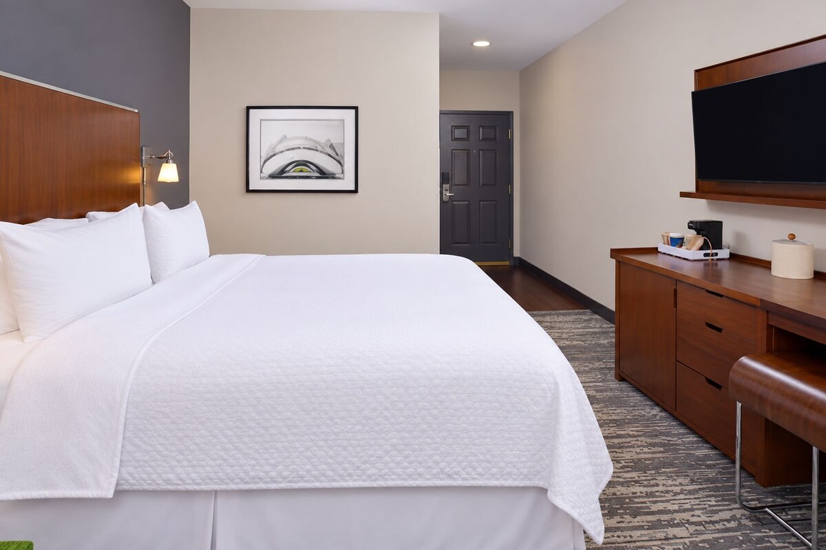 Premium bedding, pillowtop beds, in-room safe, desk